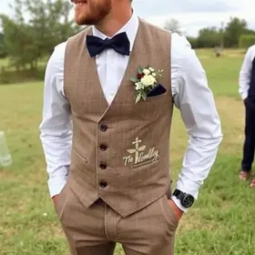 Ideias de traje do noivo para casamento no campo: sugestões criativas para o grande dia